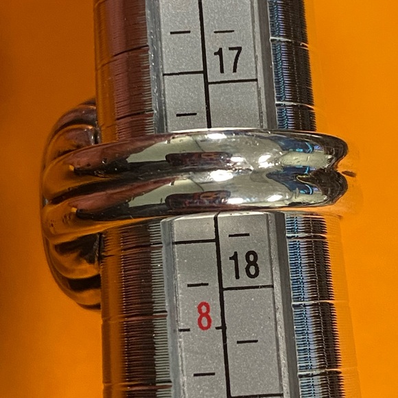 Retired large knot dome ring gold and silver 
Sz 7.    Has a good stamp - Picture 4 of 8